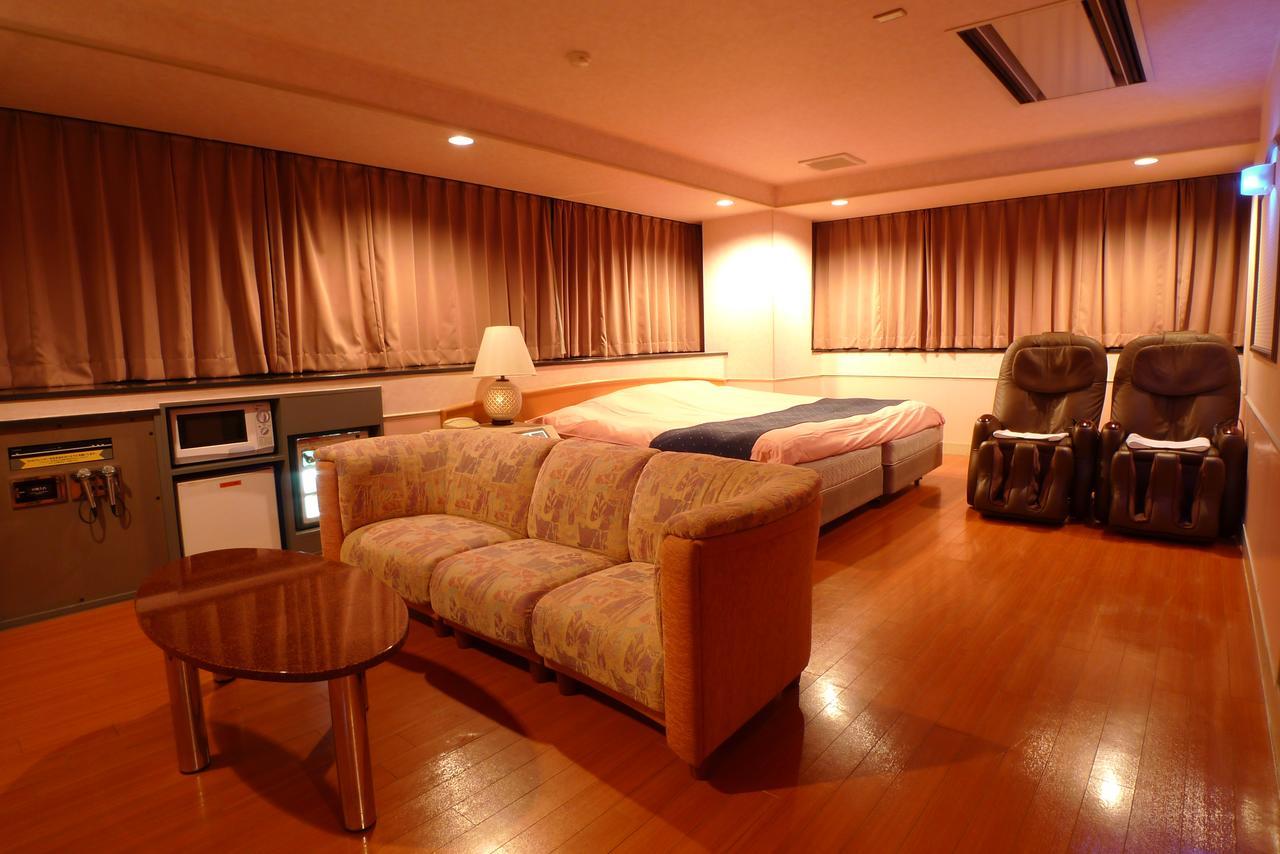 Golf Nirasaki Inter (Adults Only) Hotel Exterior photo